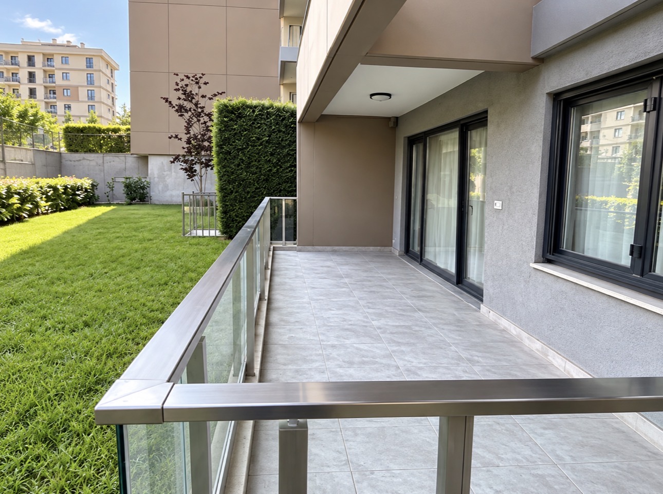 EVORA’DA HAVUZ VE PEYZAJ MANZARALI, 140 M² NET 2,5+1 BAHÇE KATI